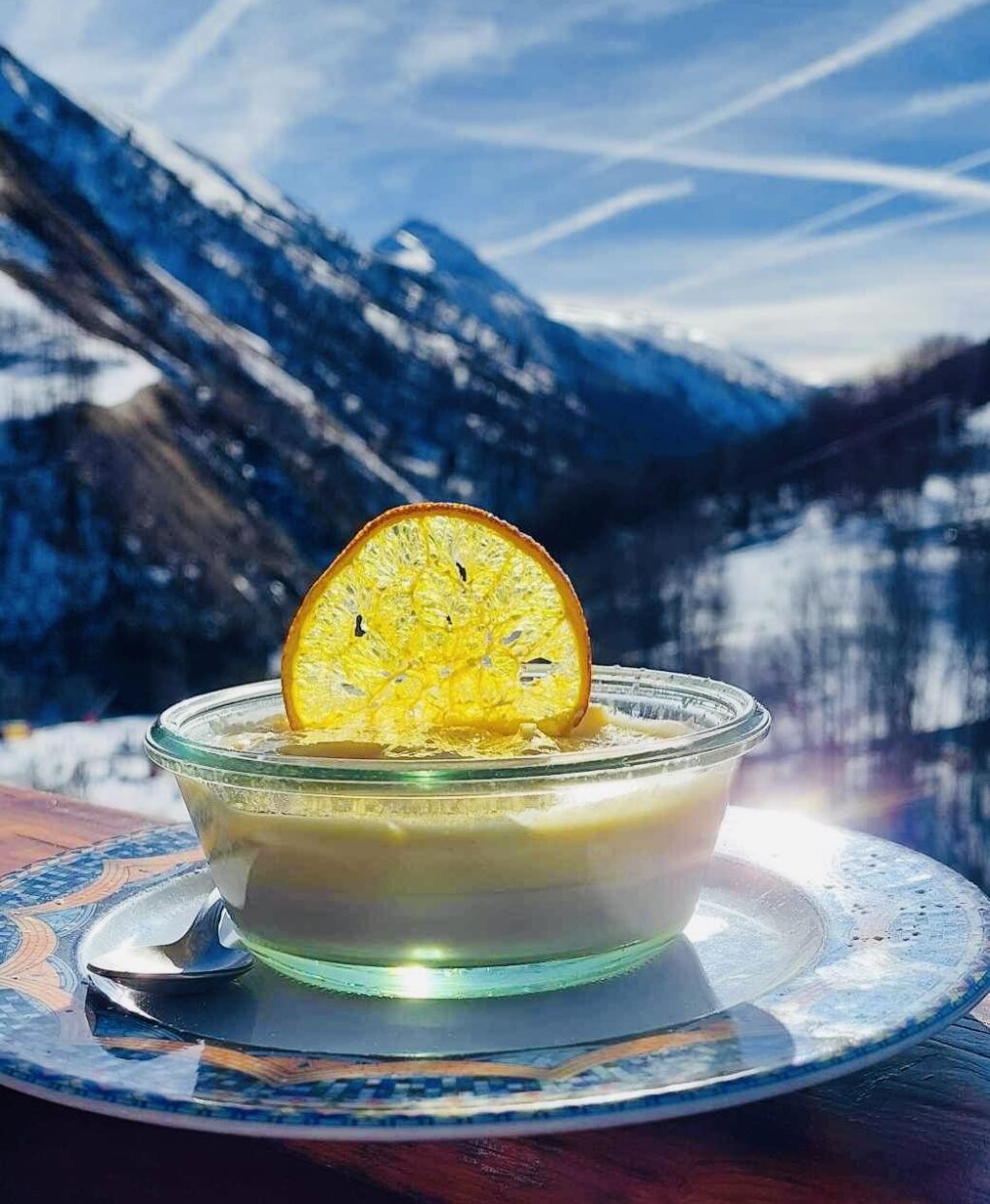 Terrasse du Restaurant Beausoleil et Snack L’Eskimo au pied des pistes à Saint-Sorlin-d’Arves.